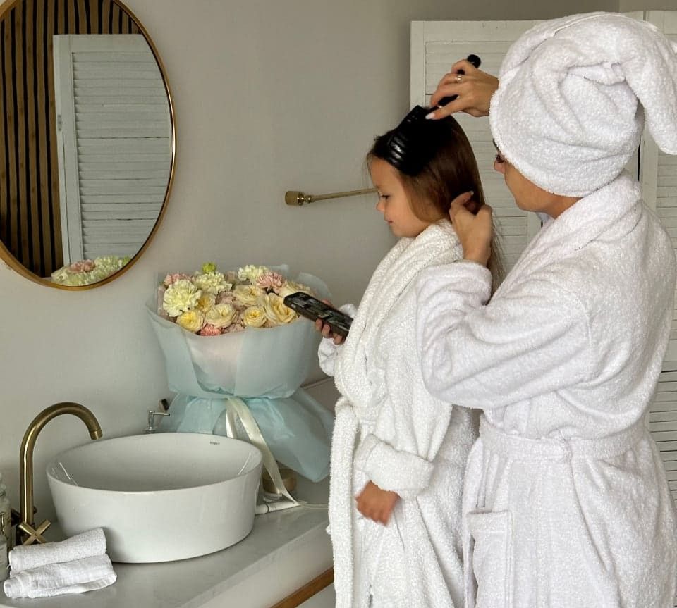 Почему заказывать цветы на День матери у нас выгодно?  