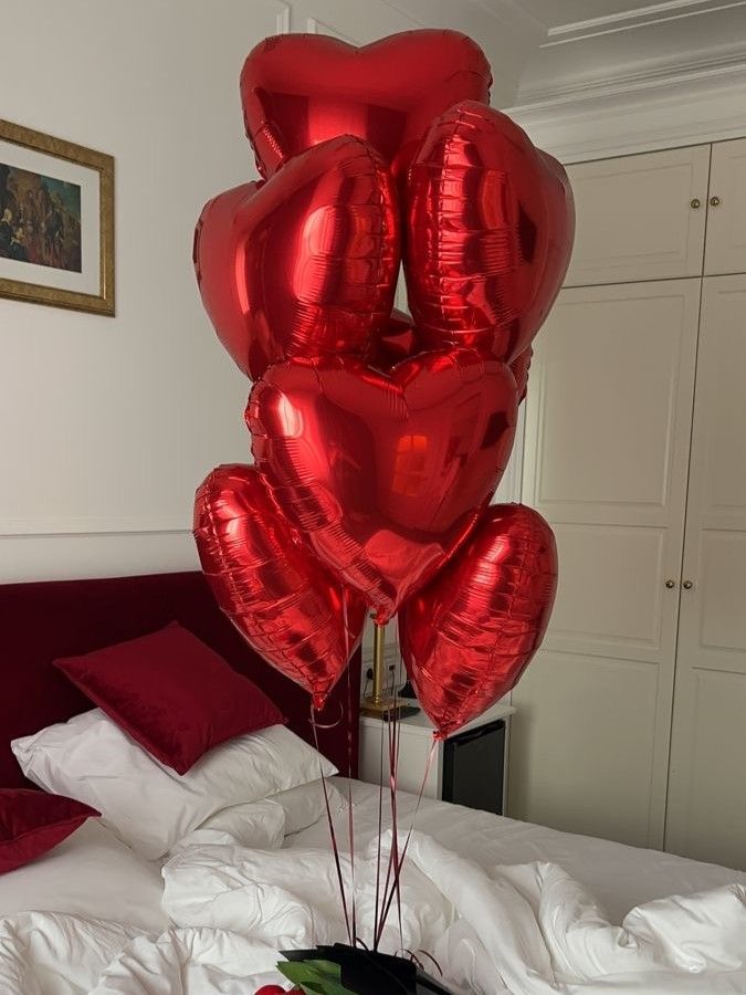 Фонтан шаров «Красные сердца»