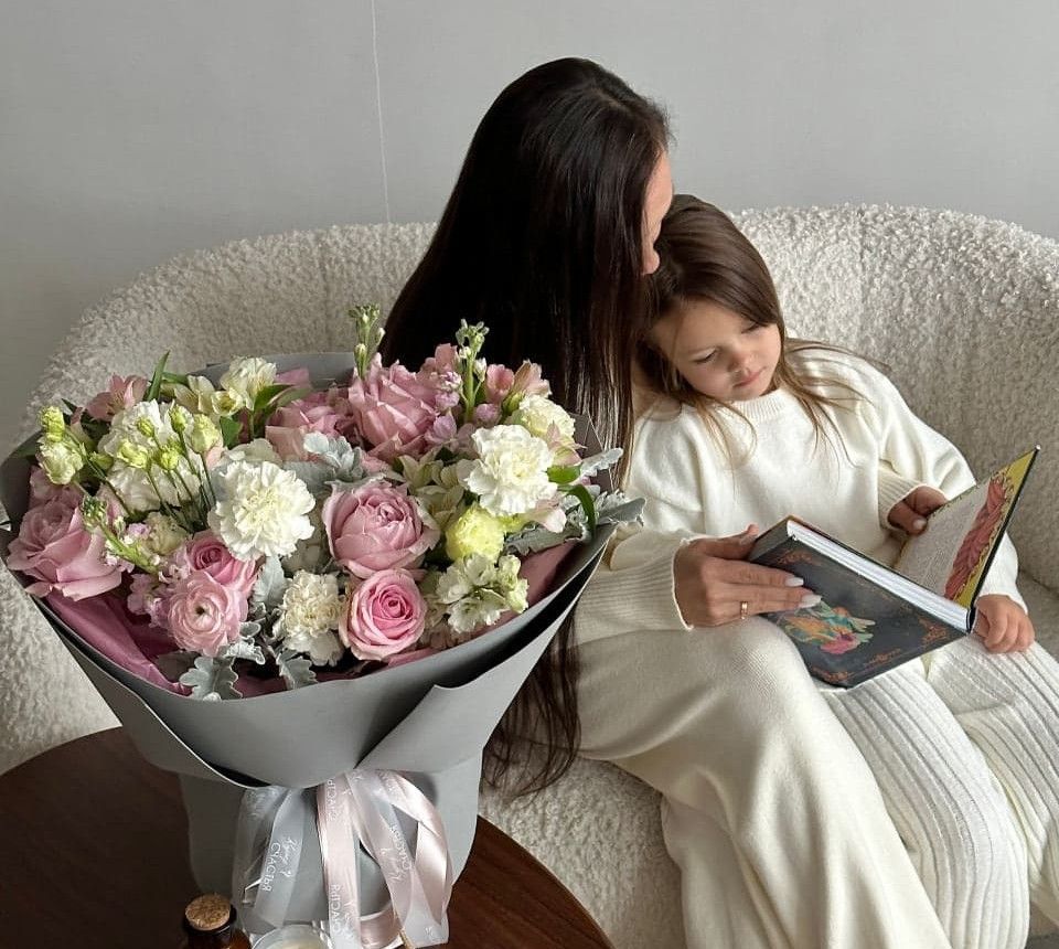 Лучшие букеты цветов на День матери - доставка по всему городу